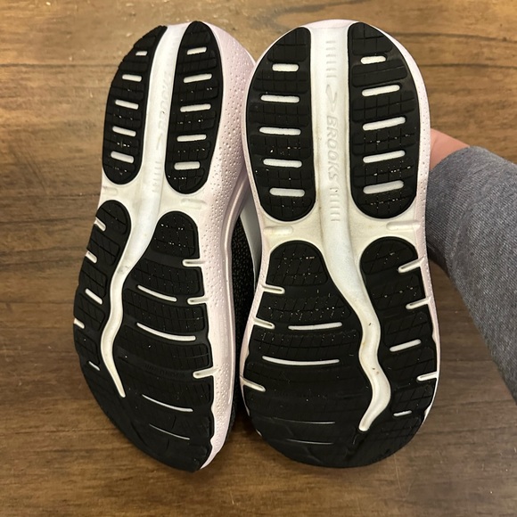 Brooks Ghost Max Women’s Running Shoes – Black/White – Size 8 (EUR 39) - Picture 8 of 8